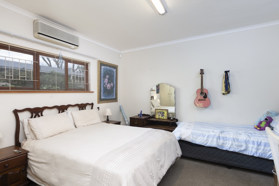 6 Bedroom Property for Sale in Morningside Western Cape